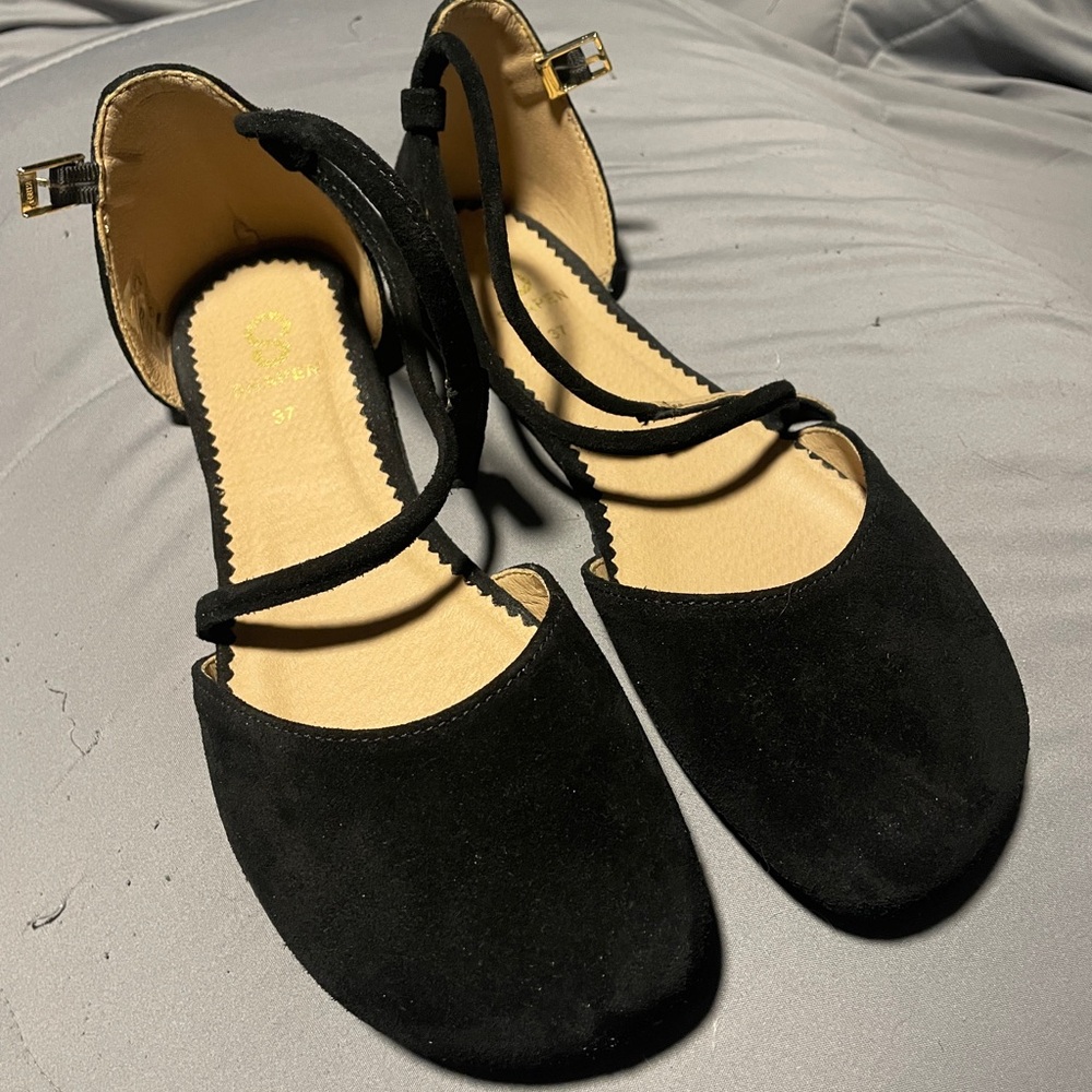 Shapen Orchid Black Suede flats Size 37